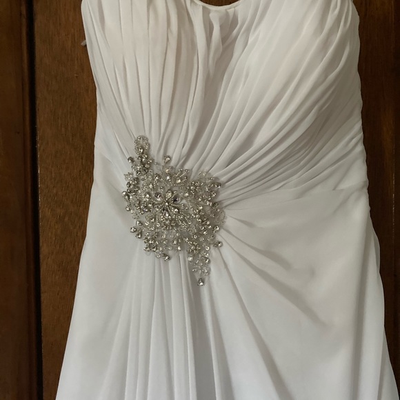 Wedding dress never worn or altered - Picture 3 of 8